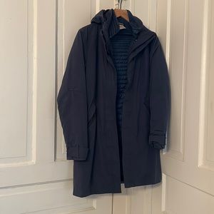 Patagonia 3 in 1 jacket with removable quilted layer and removable hood.